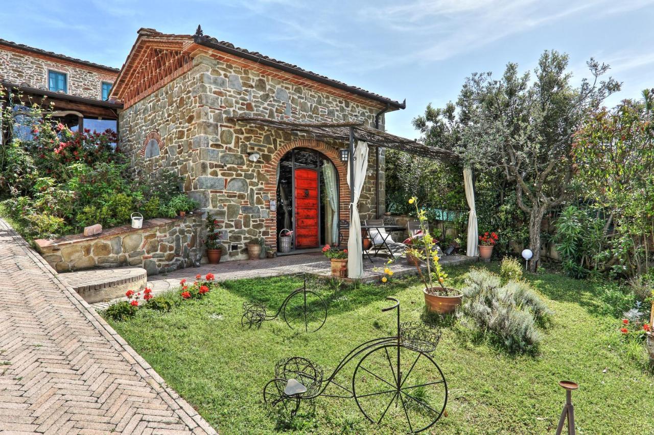 Casa Vacanze La Porta Vinci Exterior foto